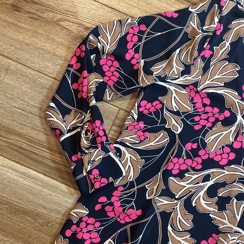 Ann Taylor navy floral V-neck blouse - Picture 5 of 11